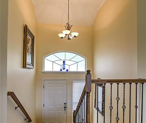 4th image of 300 NE Applewood Cir
