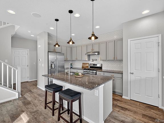 3rd image of 6571 N Cathay Street