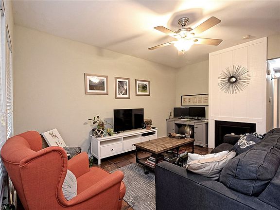 4th image of 1509 W 39th 1/2 St #107