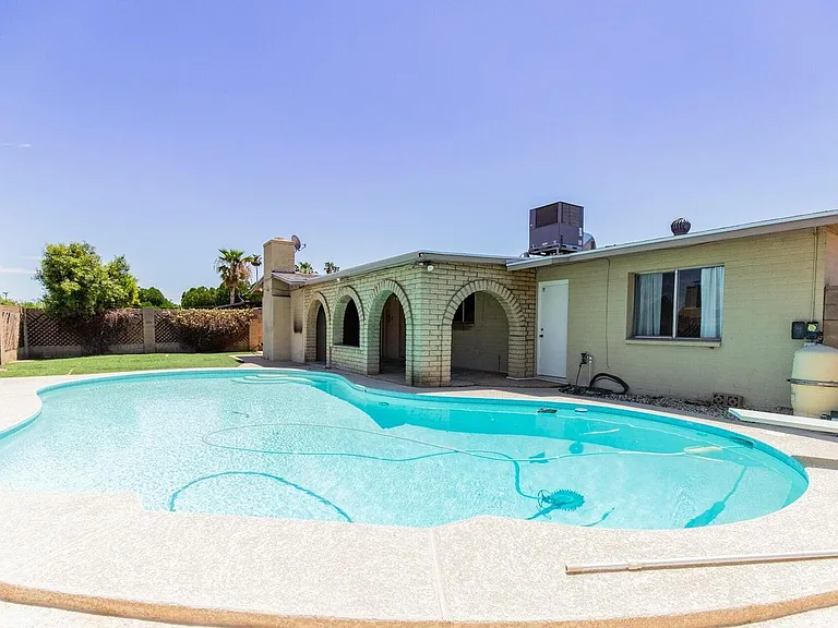 1504 E Palmcroft Dr — Photo 1