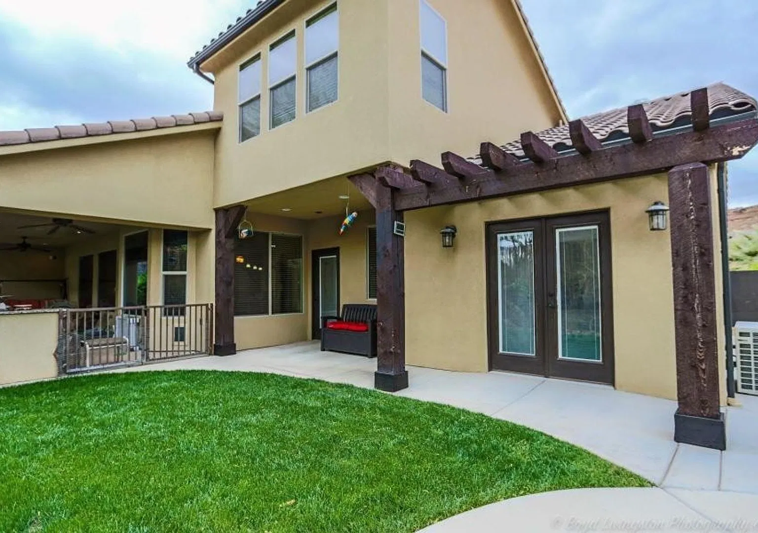 5 Bedroom Home with Private Pool — Photo 4