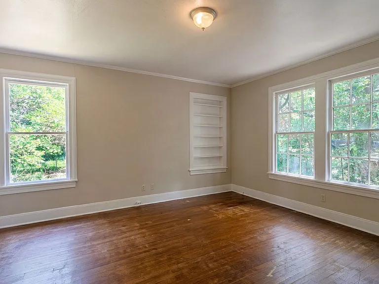 2811 Samford Ave — Photo 15
