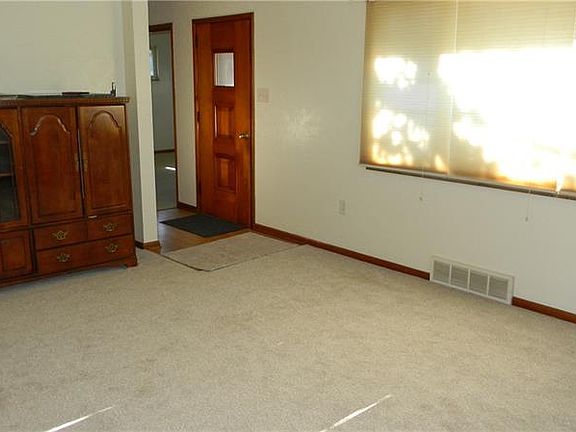 5th image of 2321 Locust St