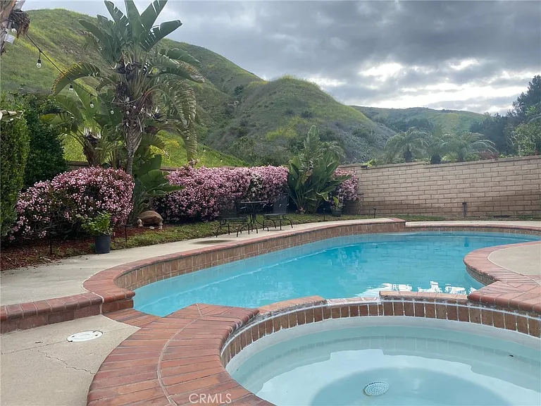23205 Azela Cir — Photo 35