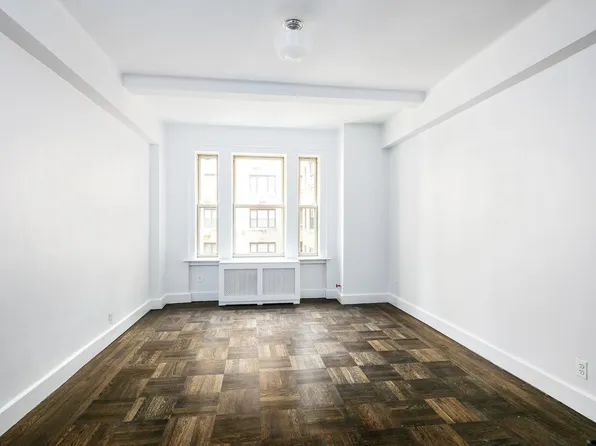 24 Fifth Avenue image 2 of 15