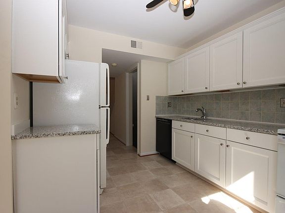 4th image of 2763 Knollside Ln