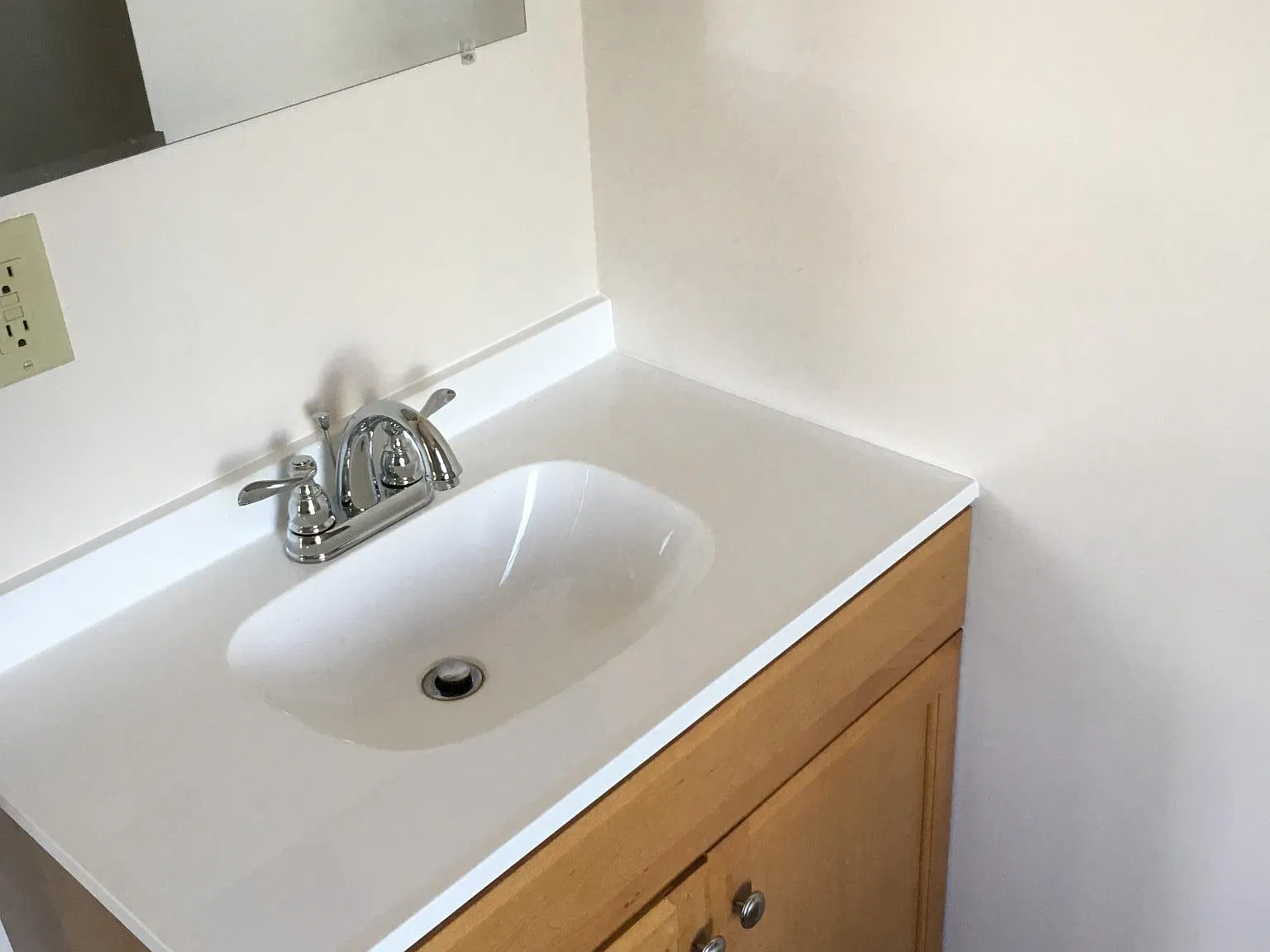 1290 Montgomery Ave — Photo 2