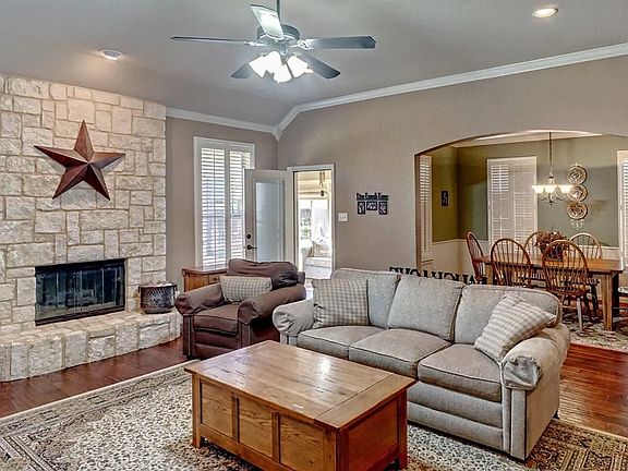 3rd image of 508 Castlebrook Ct