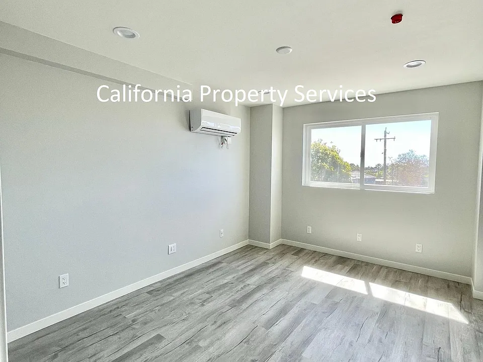 1200 E Grand Ave #202