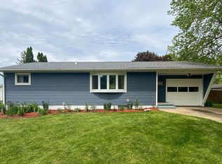 4036 Scenic Dr, Waterloo, IA 50701