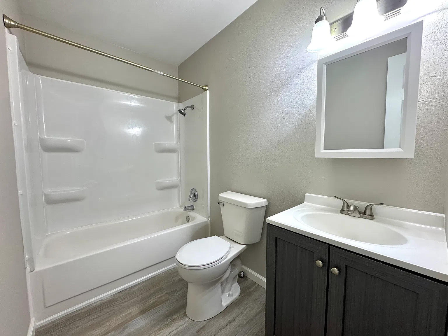 2 bed, 1.5 bath, 855 sqft, $1,450 — Photo 2