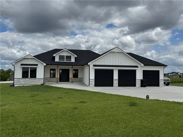 6601 Lakeside Cir, Odessa, MO 64076