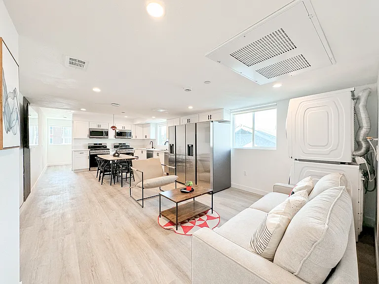 TL 1361 W 35th St — Photo 26