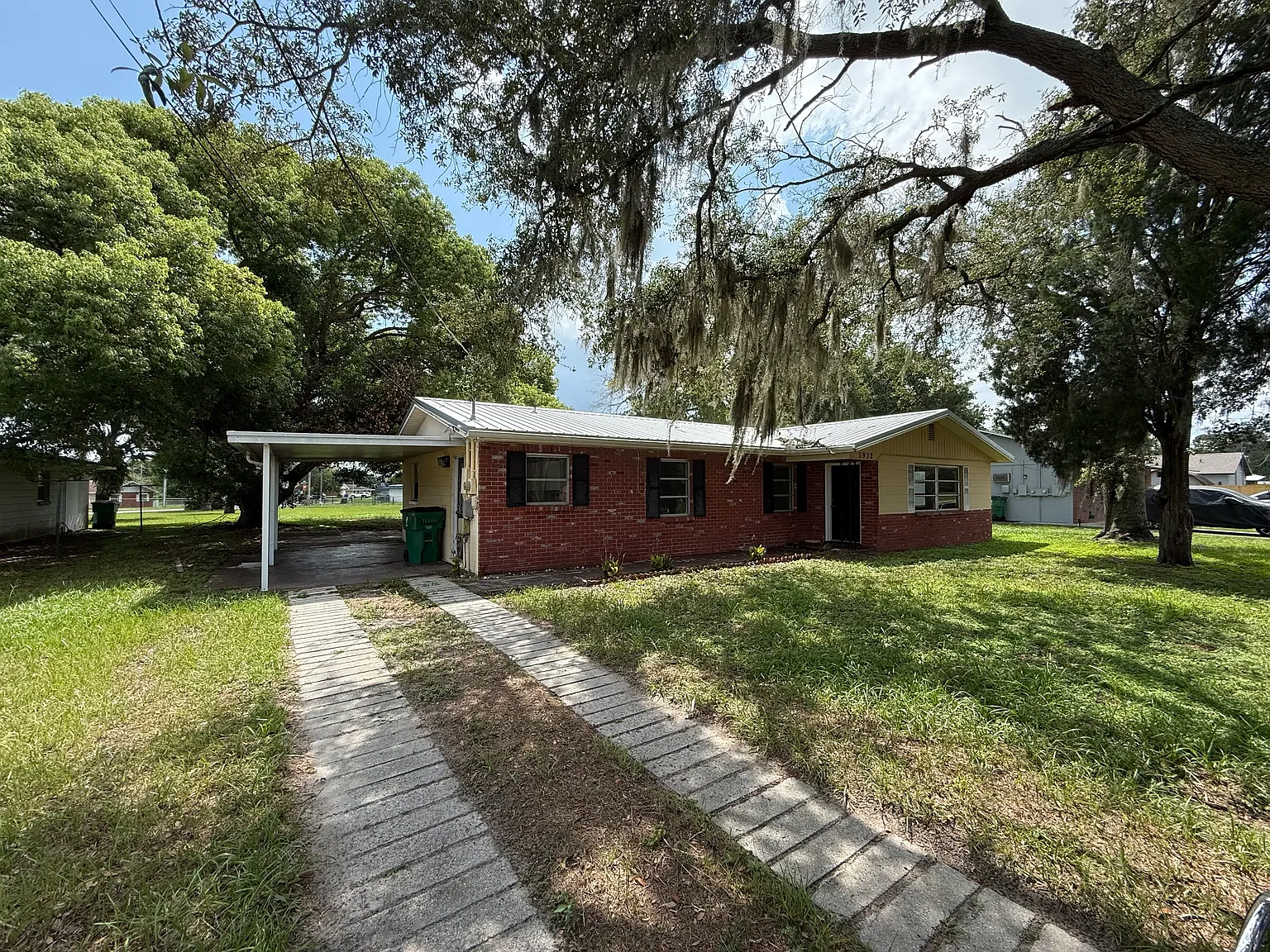 3 Bedroom, 2 Bathroom in Zephyrhills — Photo 2
