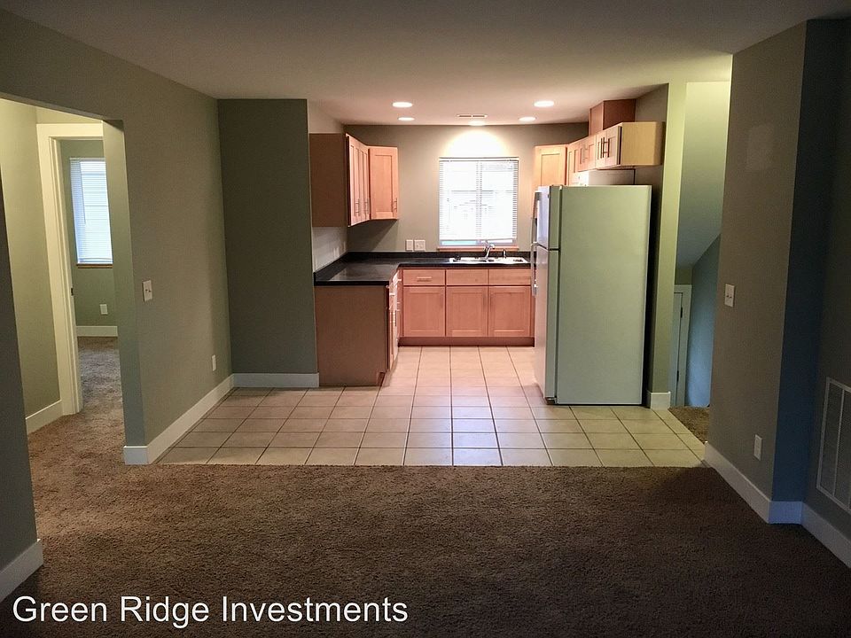 1st image of 850 Grand Ave NE APT B
