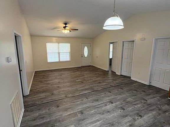 3rd image of 1736 Goddard Ln