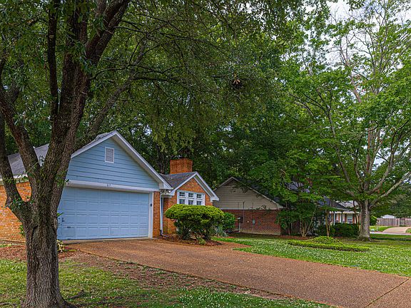 3rd image of 817 Pickford Point
