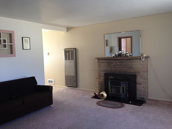 2nd image of 938 Kern St