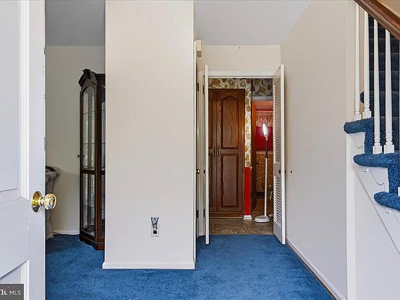 3rd image of 317 Arbour Dr