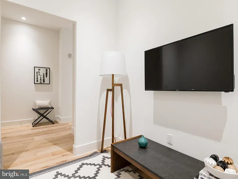 1324 E St SE #211 — Photo 13