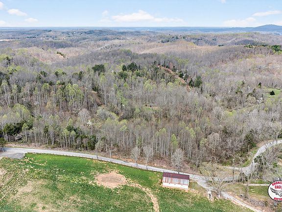 2nd image of 280 Robbins Ln