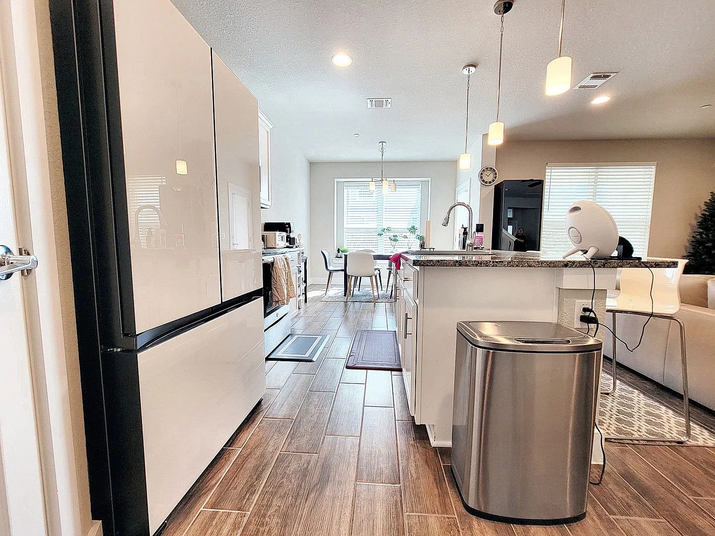 Modern Comfort in a Prime North Austin Location 3 Bed, 2.5 Bath Townhome in Creekside at Pioneer ... — Photo 4