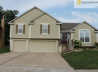 523 Forrest View Ct, Raymore, MO 64083