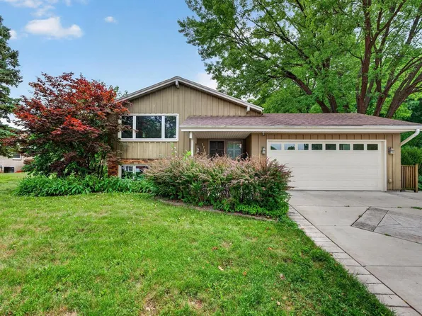 1711 W Clayton Crest AVENUE, Milwaukee, WI 53221