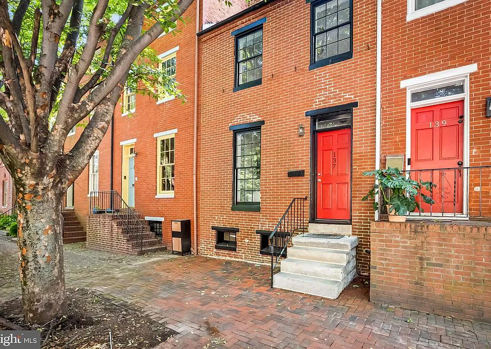 137 W Hill St