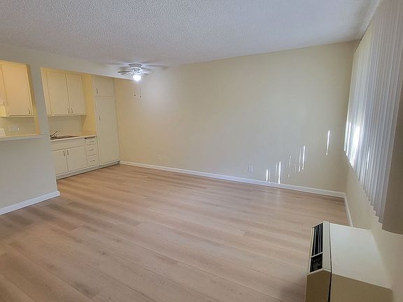 5th image of 18429 Prairie St #24