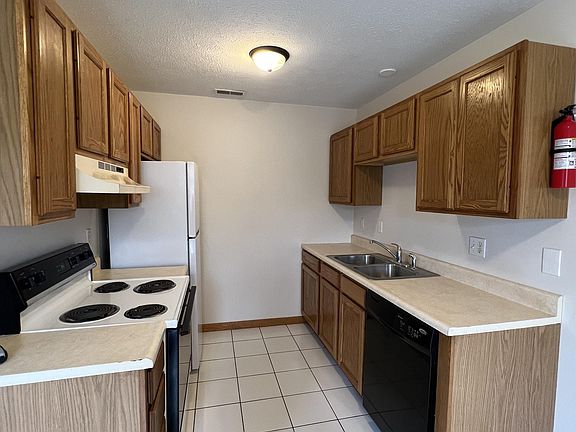 5th image of 721 E Coal St