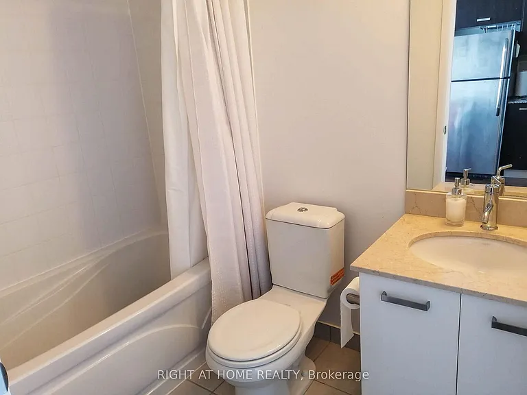 832 Bay St #4709 — Photo 40