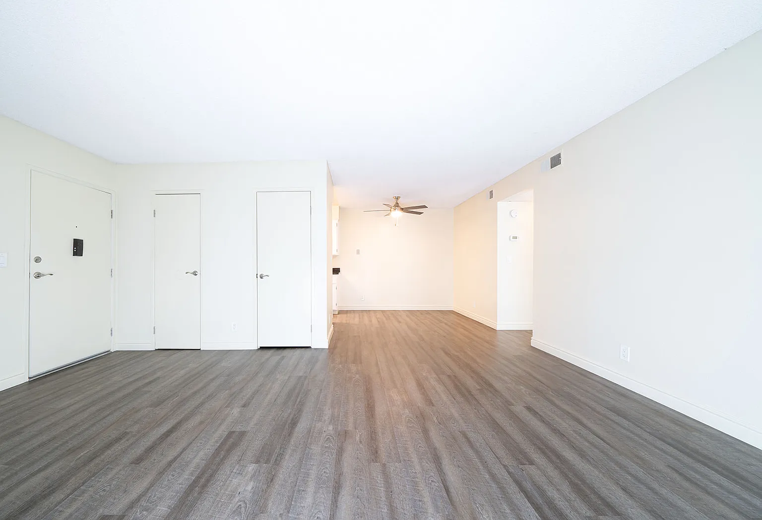 2 bed, 1100 sqft, $2,645 — Photo 3