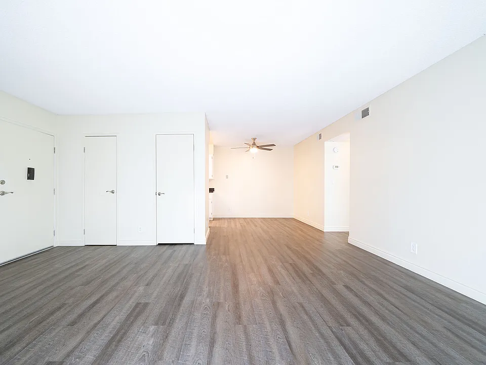1245 Palomar Pl #60