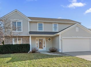 3703 Rave Rd, Bloomington, IL 61704