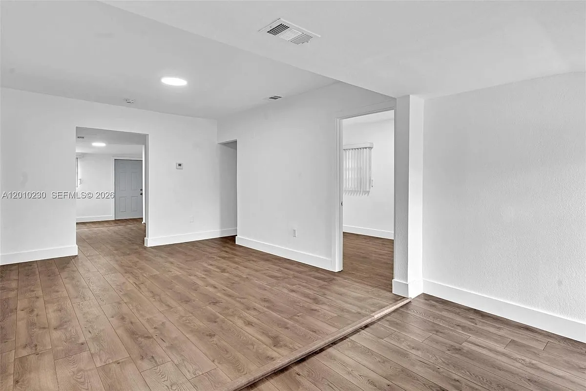 Building Photo - 2636 SW 29th Ct