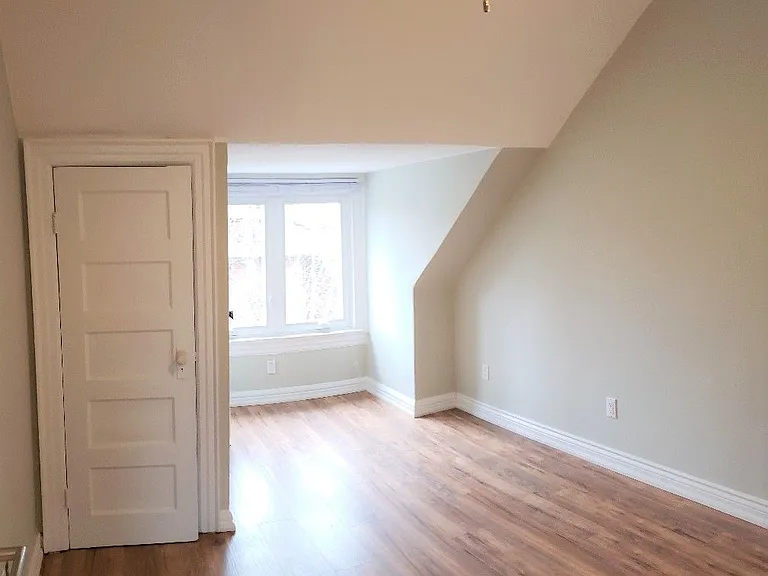 541 Palmerston Blvd #2 — Photo 11