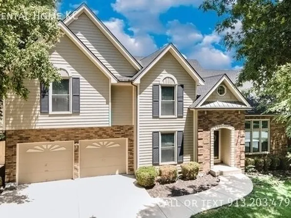 15730 W Locust St, Olathe, KS 66062