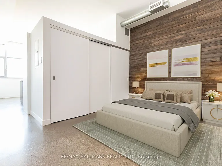 549 King St E #306 — Photo 15