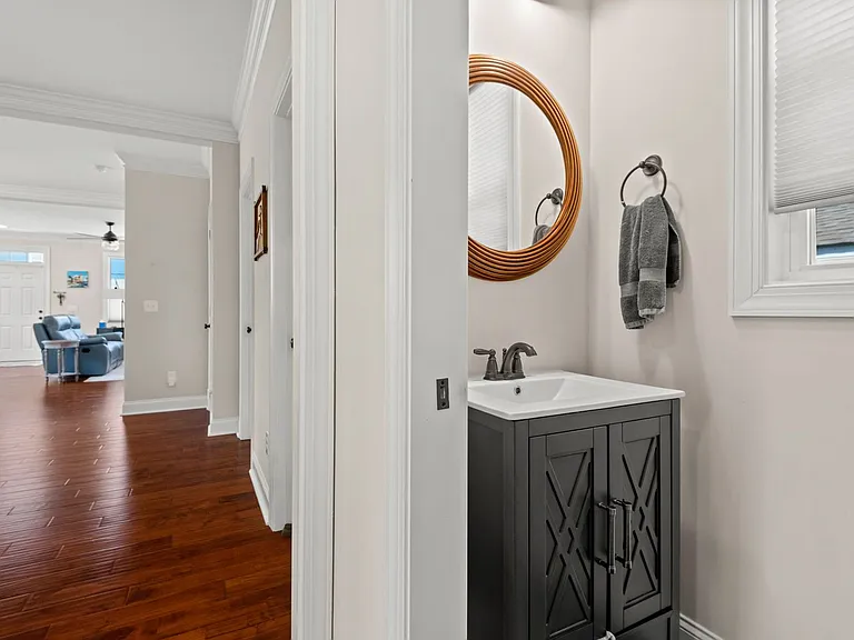 910 Elizabeth St — Photo 11