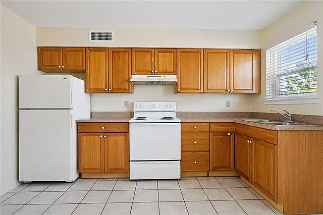 3017 Lake Villa Dr #4 — Photo 6