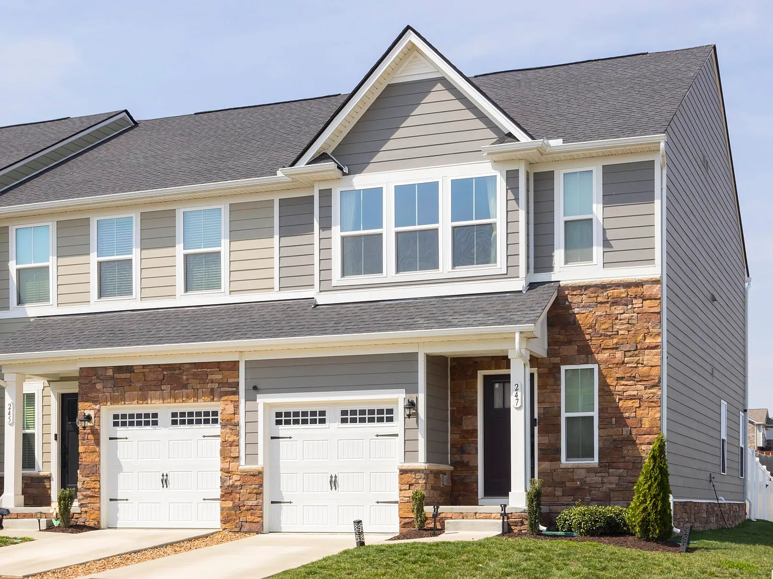 3 bed, 2.5 bath, 1515 sqft, $2,150 — Photo 3