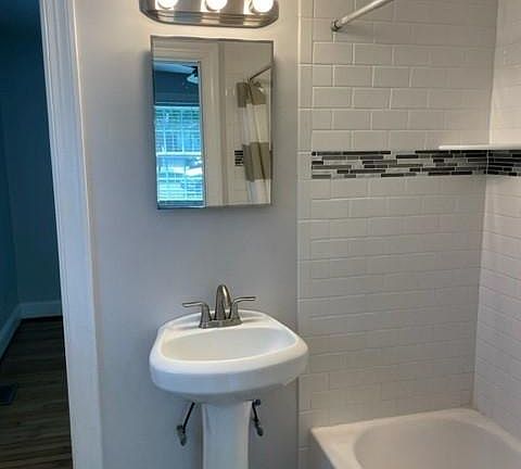 4th image of 4706 Radford Ave