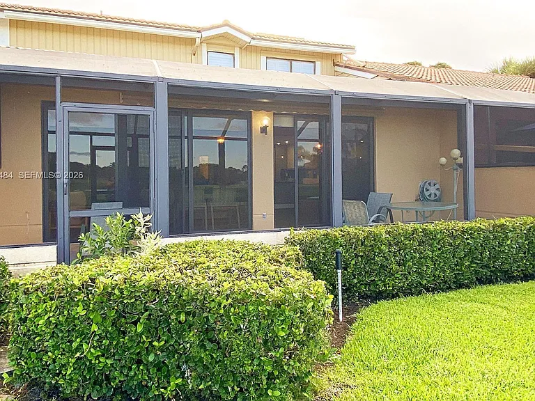 437 Prestwick Ln — Photo 24