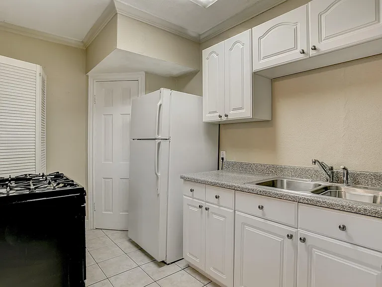 1935 Richmond Ave #1 — Photo 2