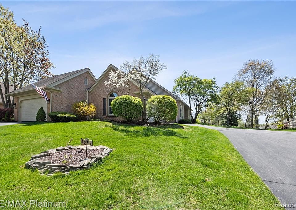 1st image of 4552 Golf View Dr