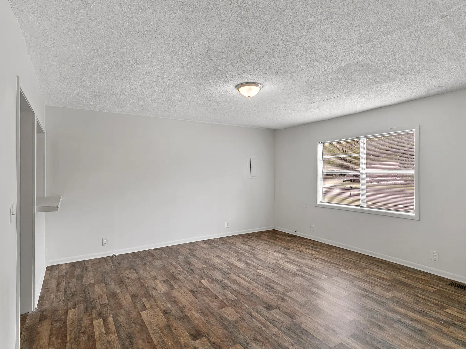 1360 N Range St — Photo 2