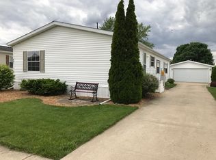 941 S 10th St, Dekalb, IL 60115