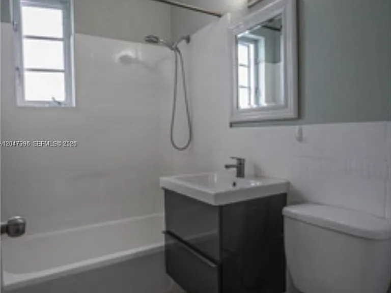 715 Michigan Ave #7 — Photo 10