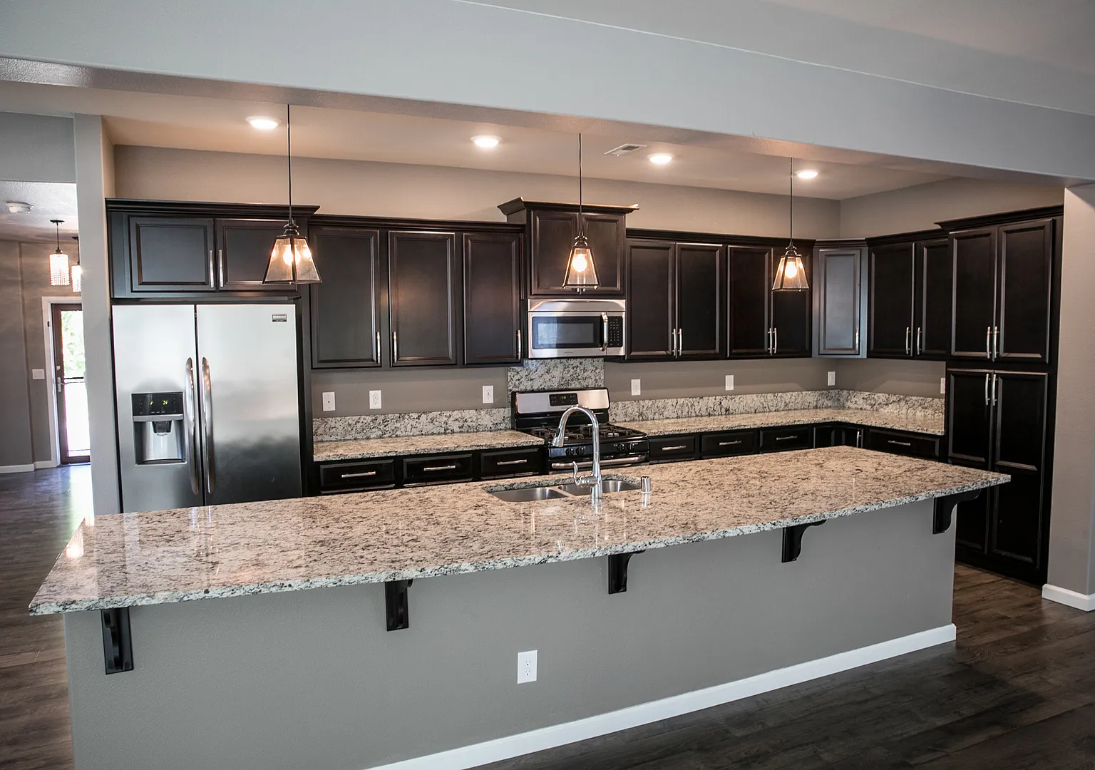 4085 Cameron Lane - 4 bedrooms and gelt belt lot — Photo 4